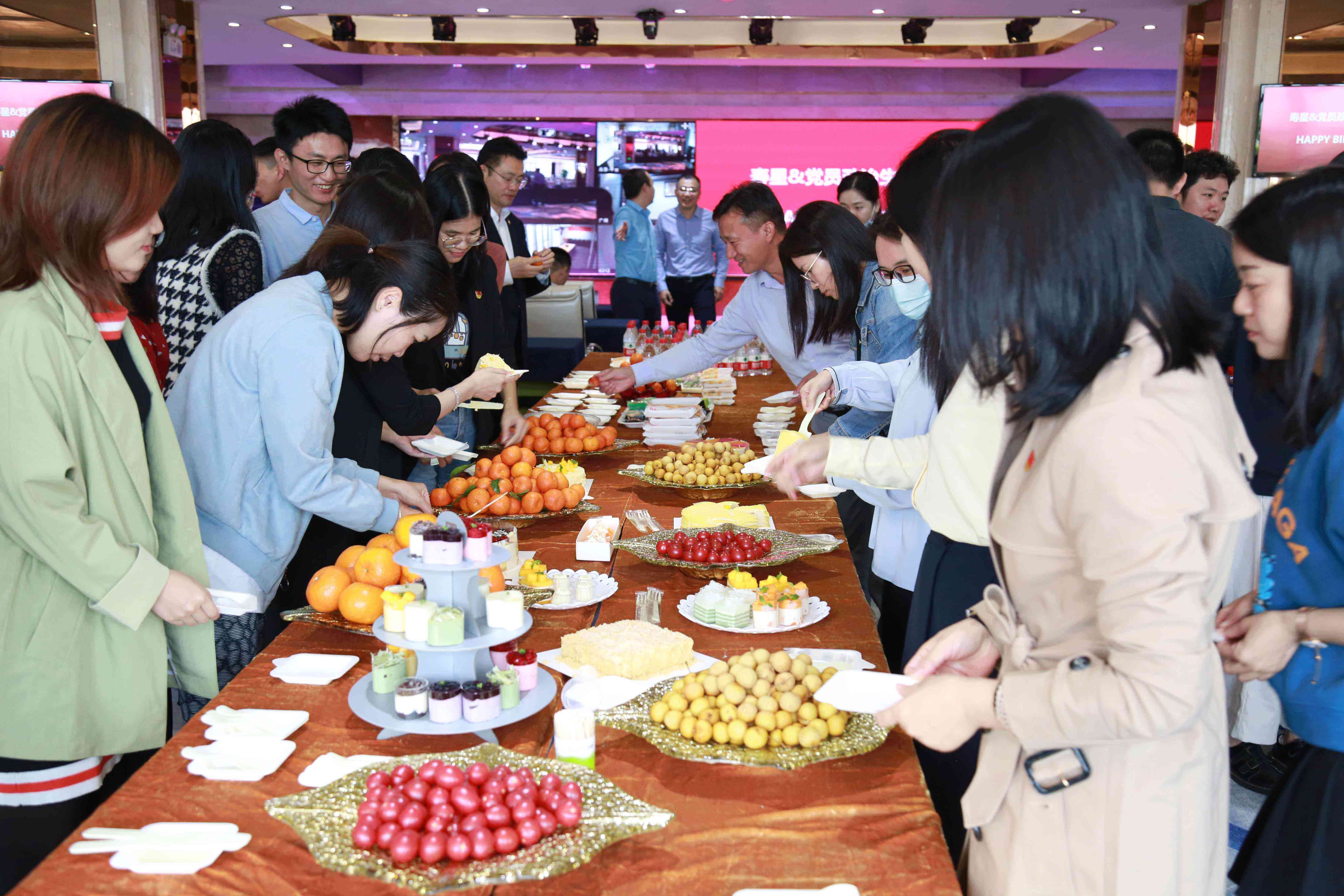 企业党建与文化相融合，点亮员工生日会