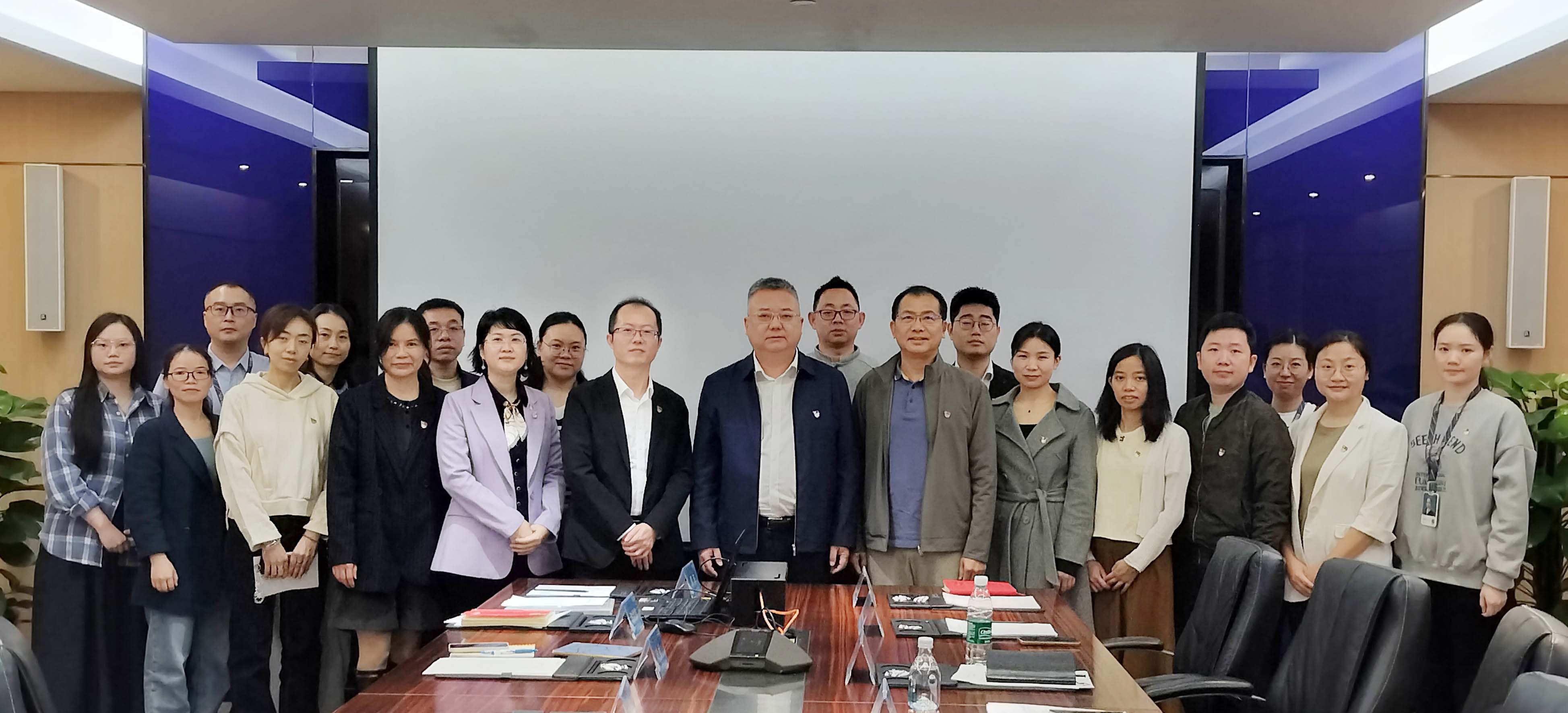 李程任深圳市jinnianhui今年会供应链股份有限公司党委书记，钟志华任党委副书记、纪委书记